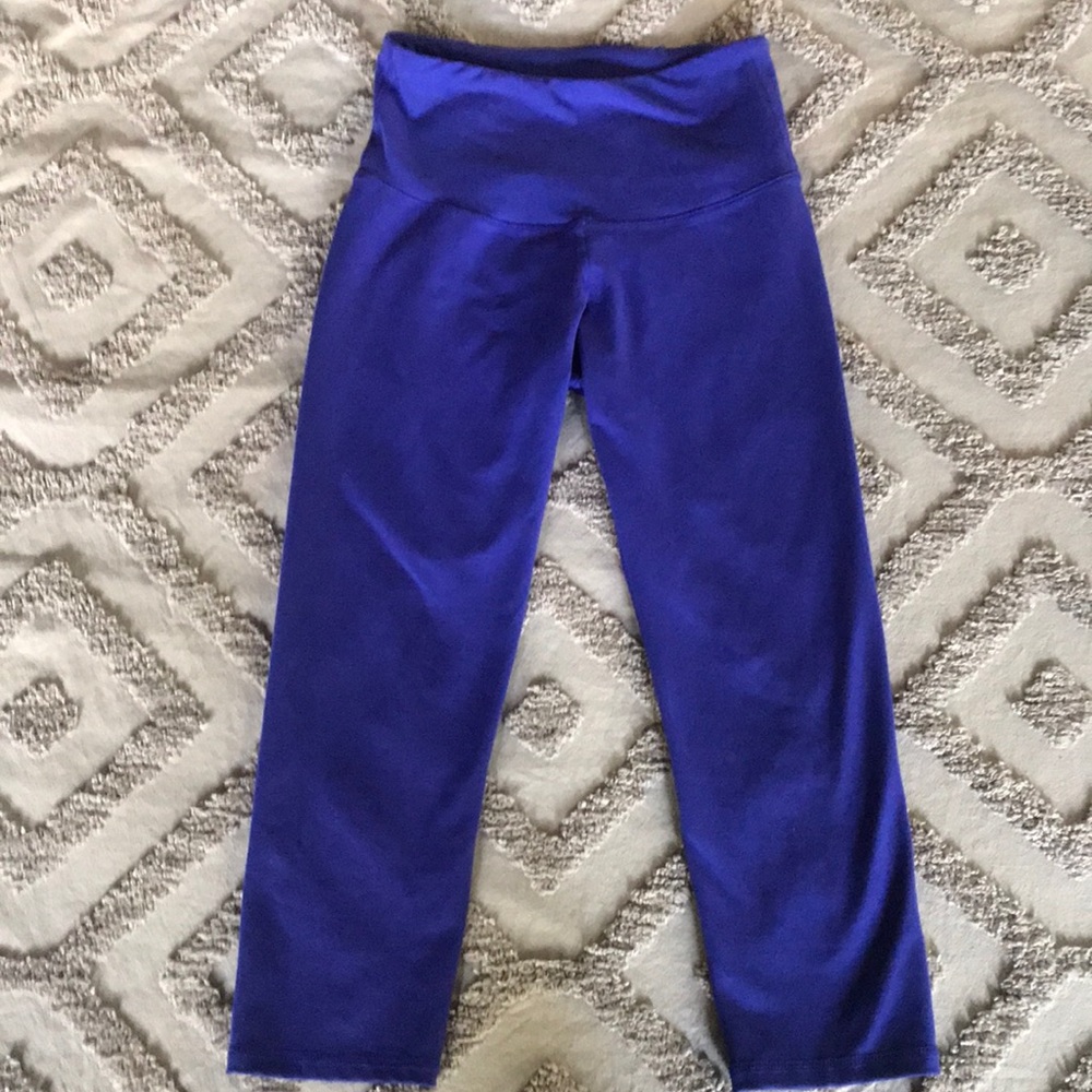 Old Navy Active Go-Dry Active Crop Leggings